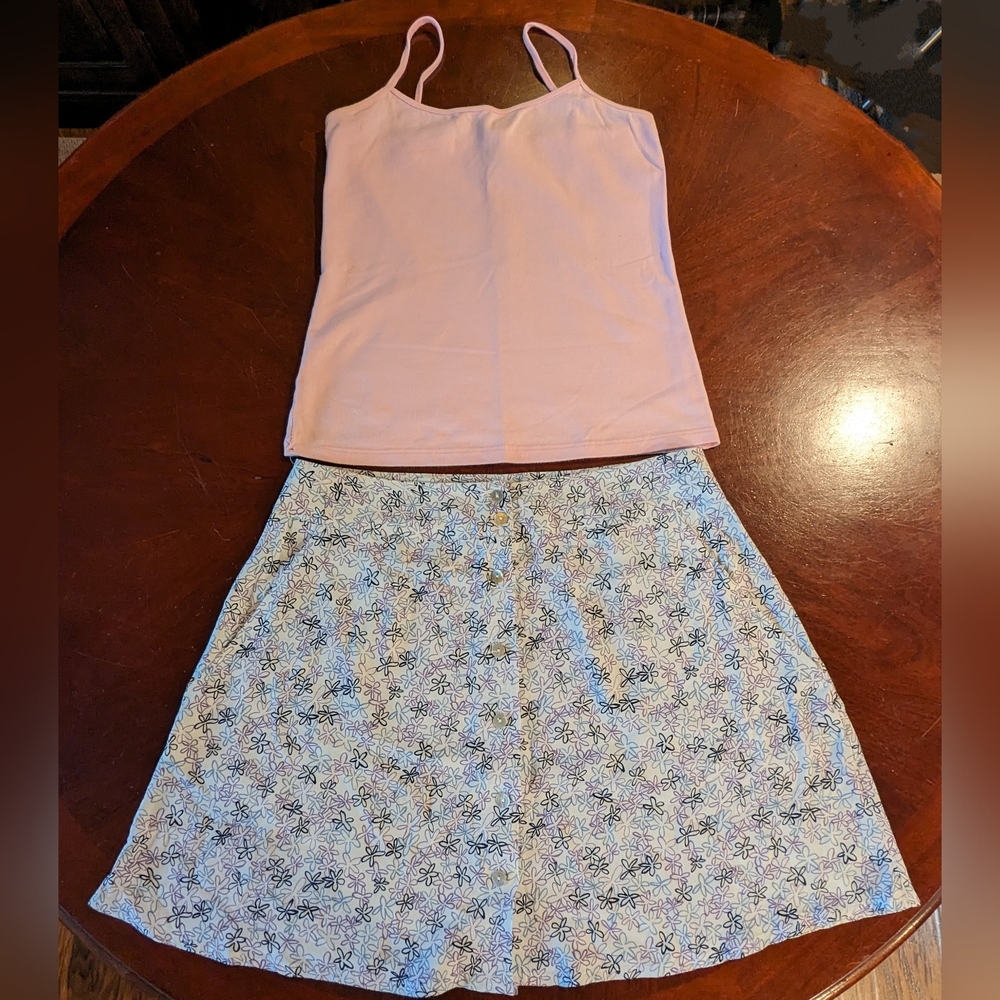 American Eagle Rayon Skirt, Size 8, Blue Floral, Button Front, with Pockets.